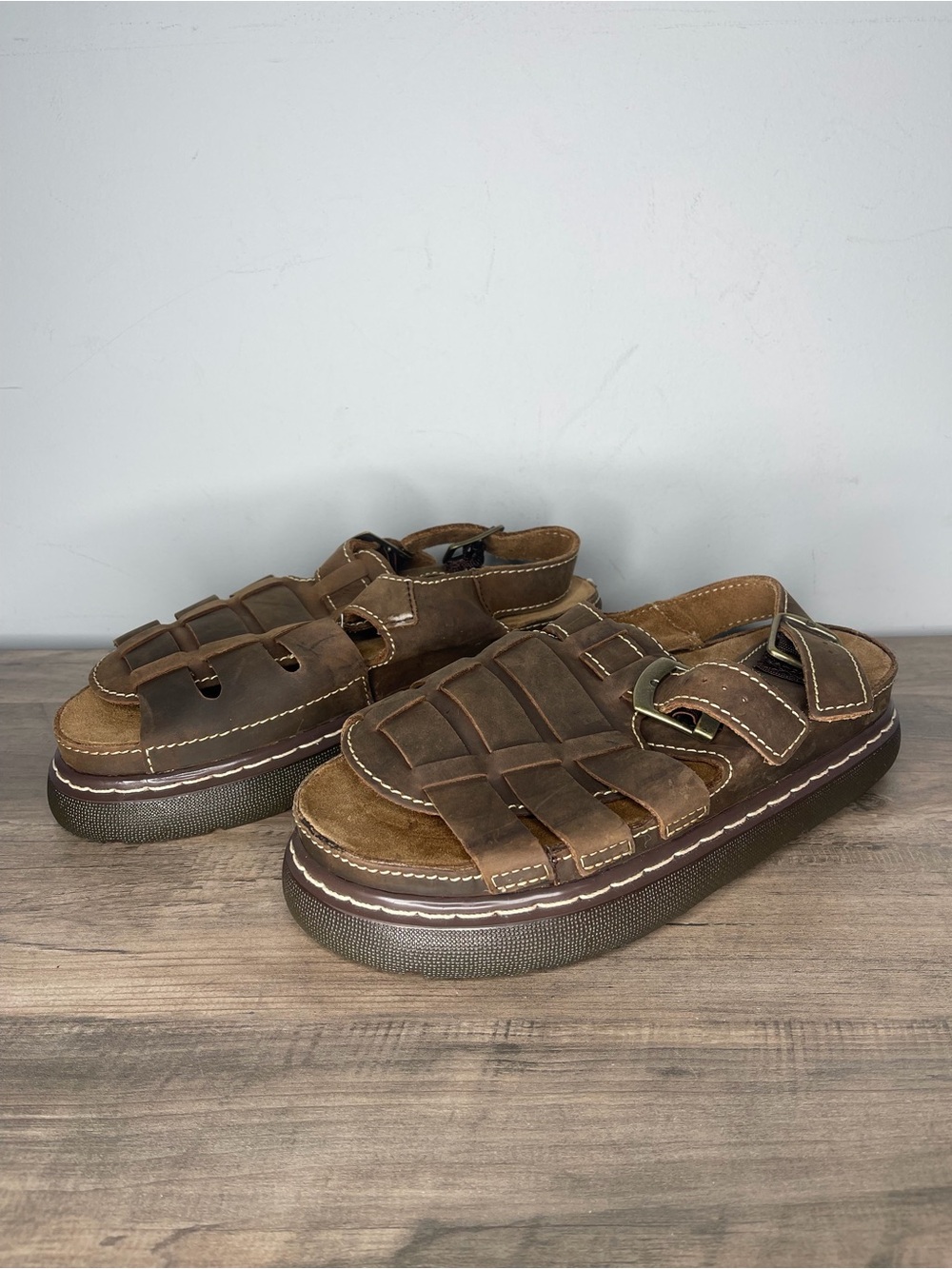 Men’s vintage Y2K Beaver Creek leather sandals size 9